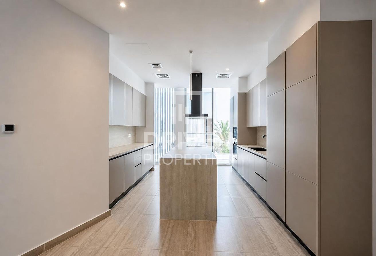 Corner Unit | Large Plot | Partially Furnished photo 8