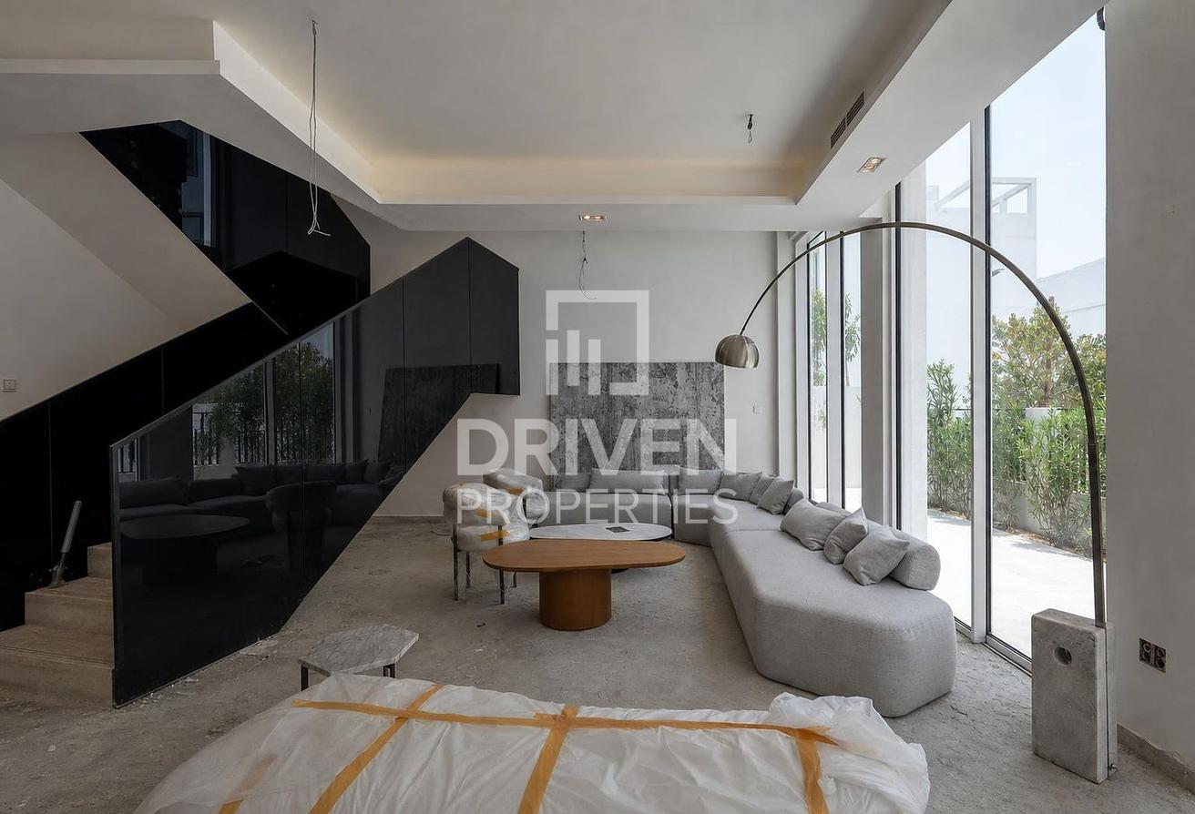 Corner Unit | Large Plot | Partially Furnished photo 4