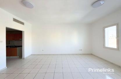 Apartment - Studio - 1 Bathroom for rent in Building U19 - Italy Cluster - International City - Dubai