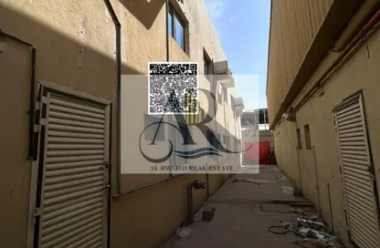 سكن عمال - استوديو - 8 حمامات للايجار في المنطقة الصناعية رقم 2 - المنطقة الصناعية بالشارقة - الشارقة