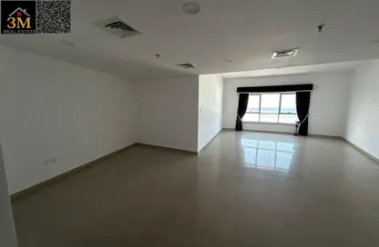 شقة - 3 غرف نوم - 4 حمامات للايجار في برج الكورنيش - طريق كورنيش عجمان - عجمان