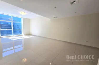 شقة - غرفة نوم - 2 حمامات للايجار في برج دوجا - شارع الشيخ زايد - دبي