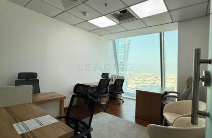 مركز أعمال - استوديو - 2 حمامات للايجار في خليج آيريس - الخليج التجاري - دبي