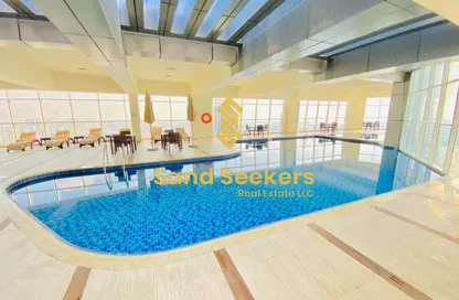 شقة - 2 غرف نوم - 4 حمامات للايجار في شارع الكورنيش - أبوظبي