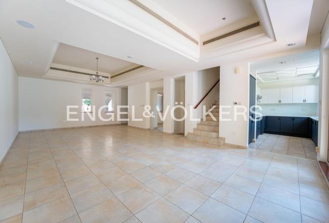 70670135 - Property Image 2