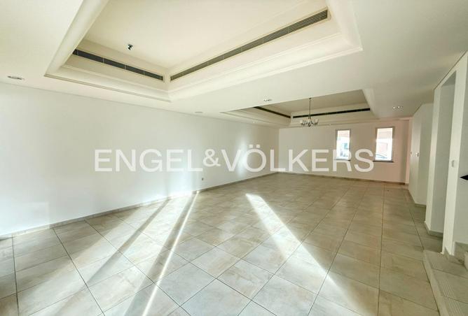 70670135 - Property Image 2