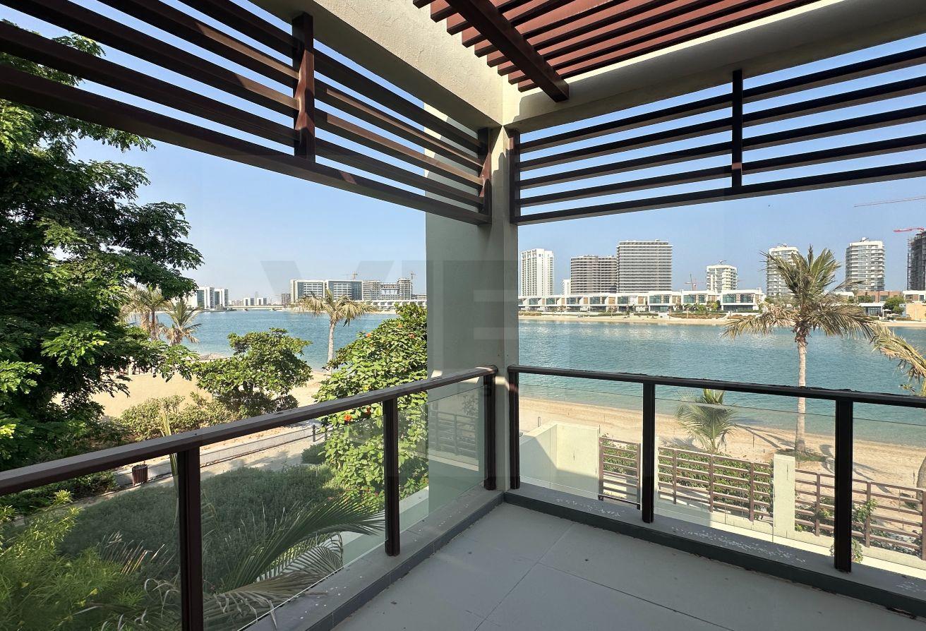 Direct Beachfront – Maids Room + Private Pool