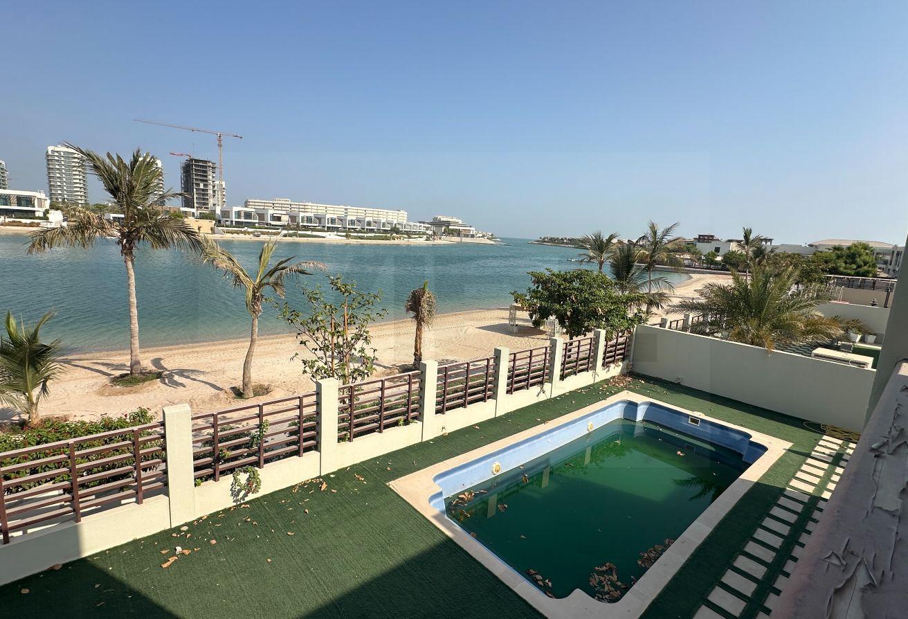 Direct Beachfront – Maids Room + Private Pool