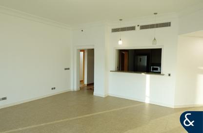 Apartment - 2 Bedrooms - 3 Bathrooms for rent in Al Tamr - Shoreline Apartments - Palm Jumeirah - Dubai