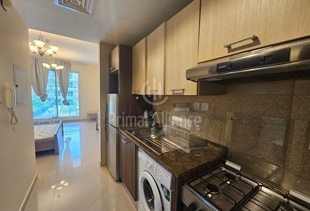 Fully Furnished Studio | Great Location | Vacant photo 5