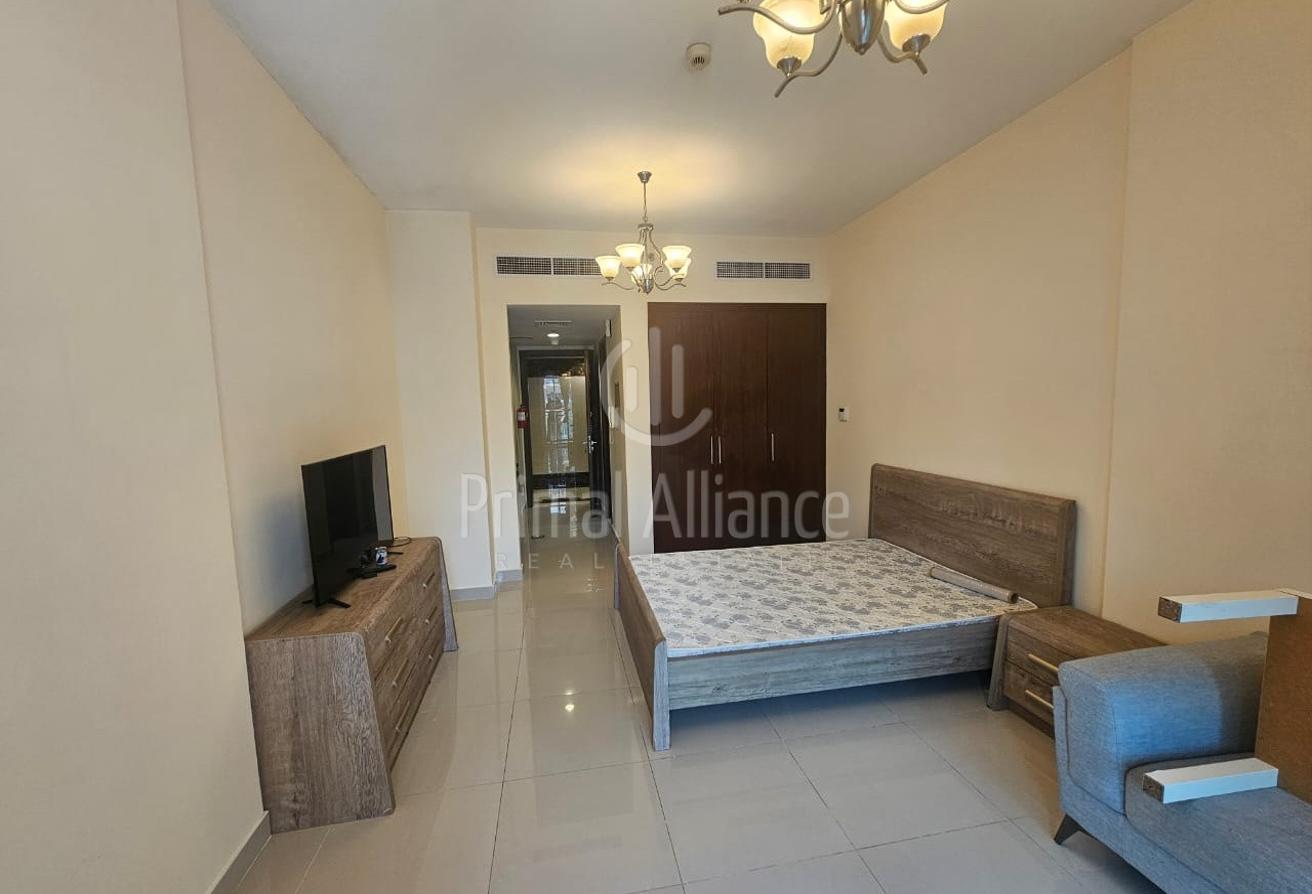 Fully Furnished Studio | Great Location | Vacant photo 6