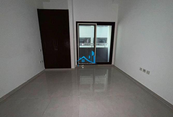 1 Month Free | Close to Metro Bus | 6 Cheques photo 2