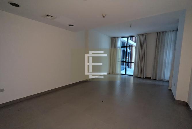 Spacious | 2 BR Apartment | Waterfront Jadaff photo 2