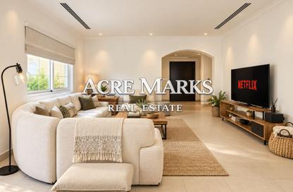 Villa - 3 - 3 for rent in District 8 - Jumeirah Park - Dubai