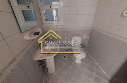 Apartment - 2 Bedrooms - 2 Bathrooms for rent in Abu Shagara building - Abu shagara - Sharjah