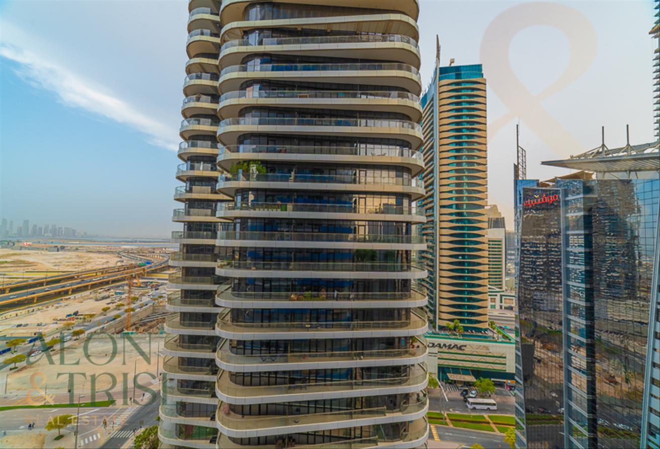 The Signature l Luxury Living l Burj & View photo 10