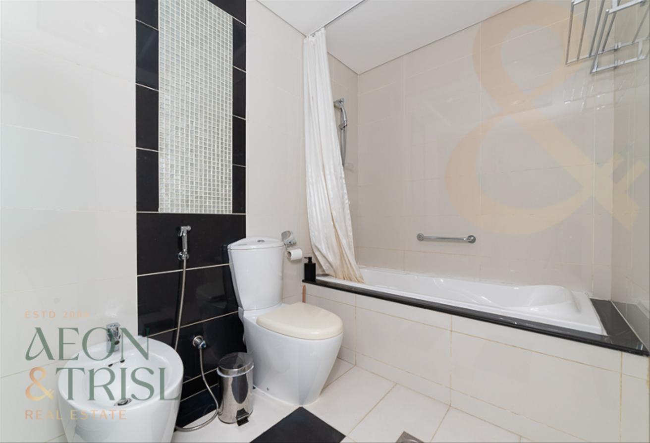 The Signature l Luxury Living l Burj & View photo 6