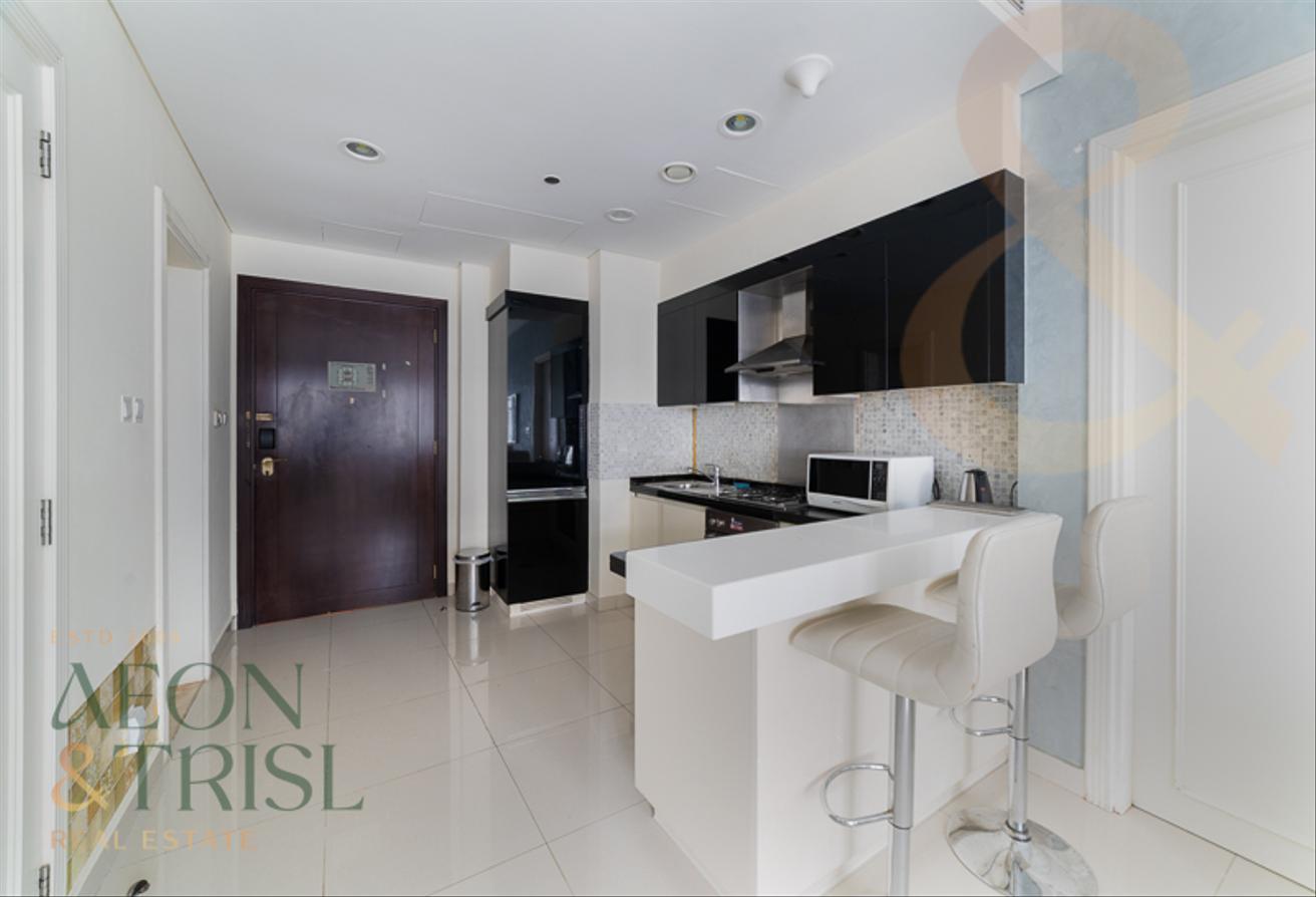 The Signature l Luxury Living l Burj & View photo 7