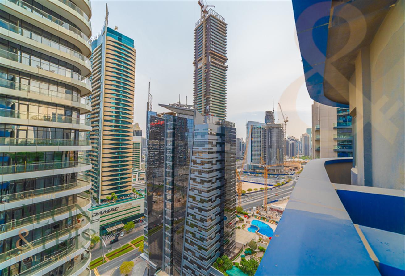 The Signature l Luxury Living l Burj & View photo 11