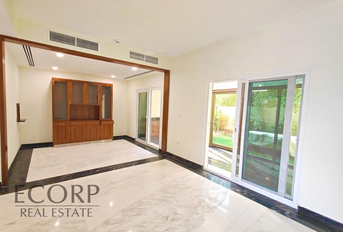 3-bed villa in Amaranta 2 · Vacant · Upgraded — photo 2
