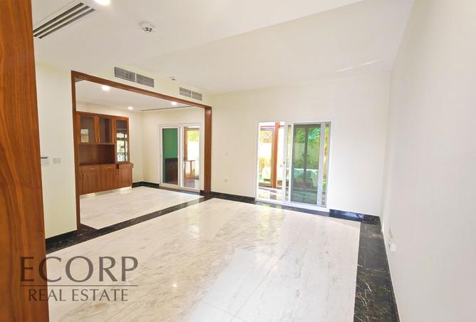 3-bed villa · Vacant · Upgraded