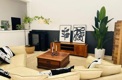 Villa - 4 Bedrooms - 5 Bathrooms for rent in Jumeirah 1 - Jumeirah - Dubai