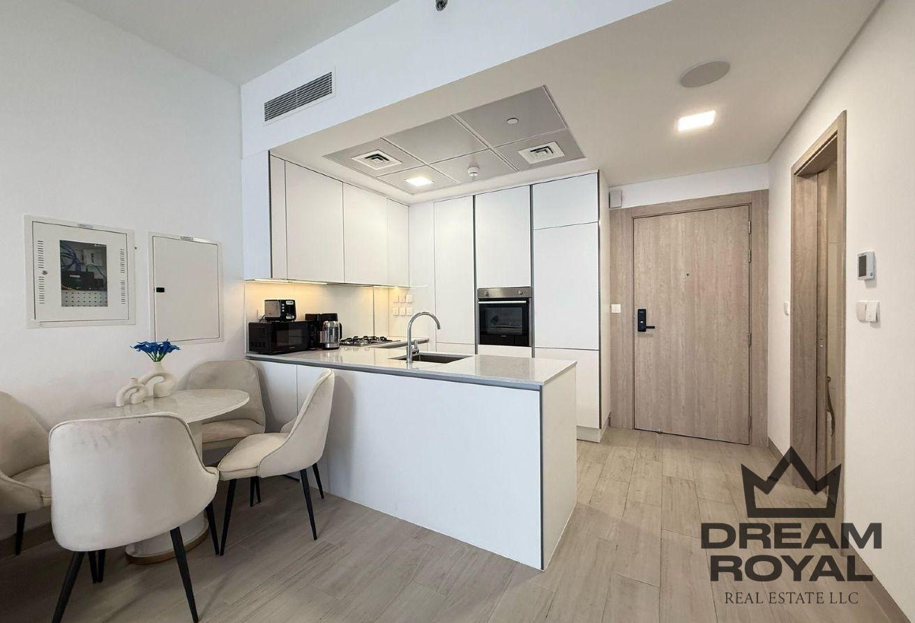 Fully Furnished | Bright & Modern | Spacious photo 9