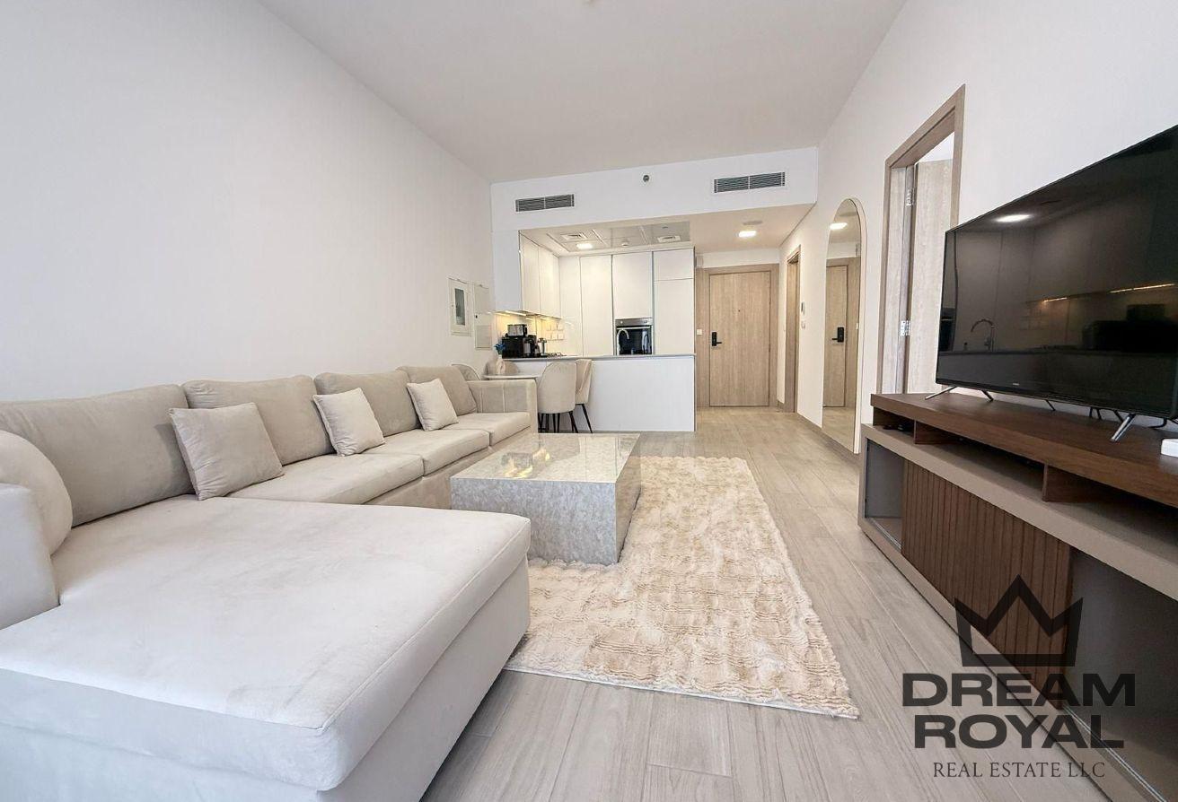 Fully Furnished | Bright & Modern | Spacious photo 3