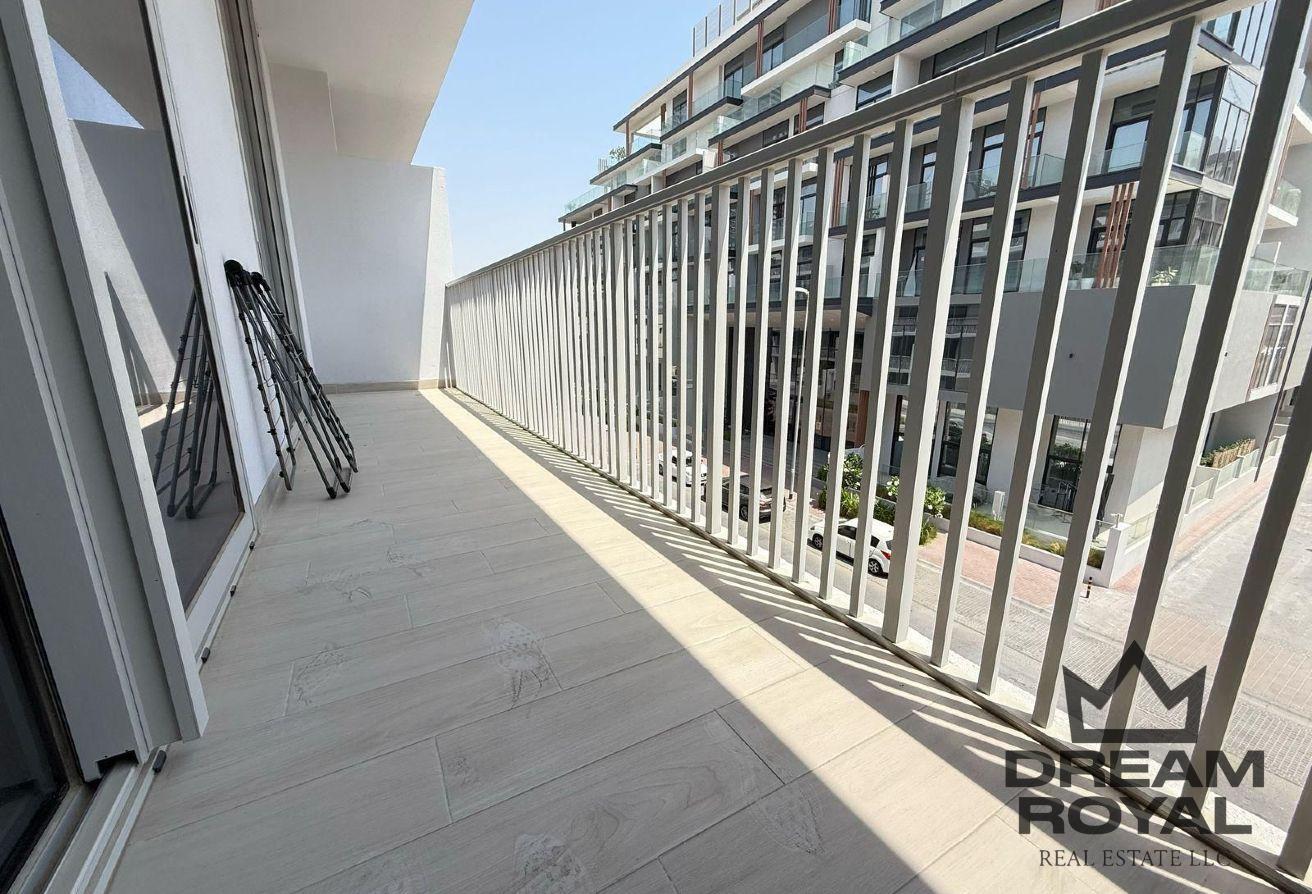 Fully Furnished | Bright & Modern | Spacious photo 2