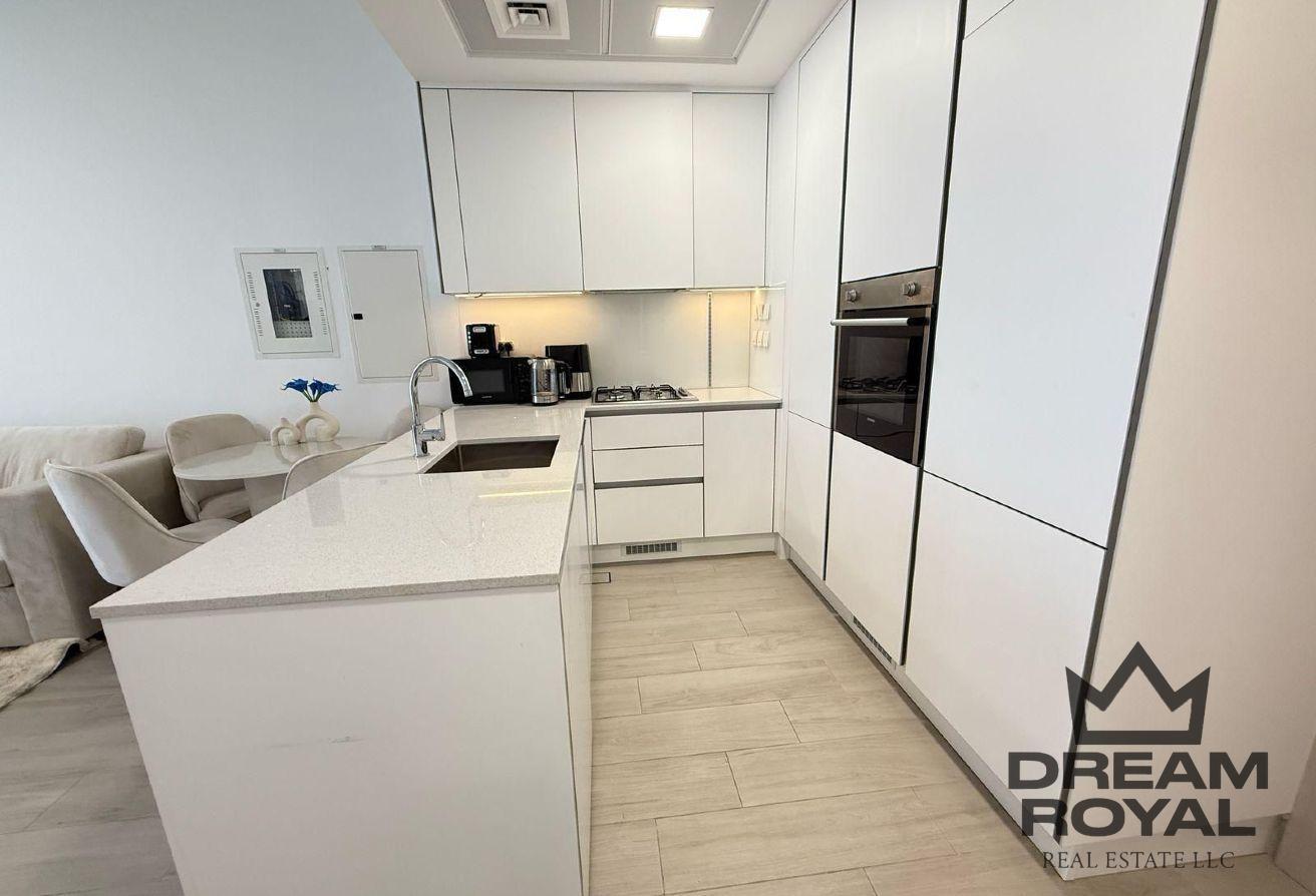 Fully Furnished | Bright & Modern | Spacious photo 8