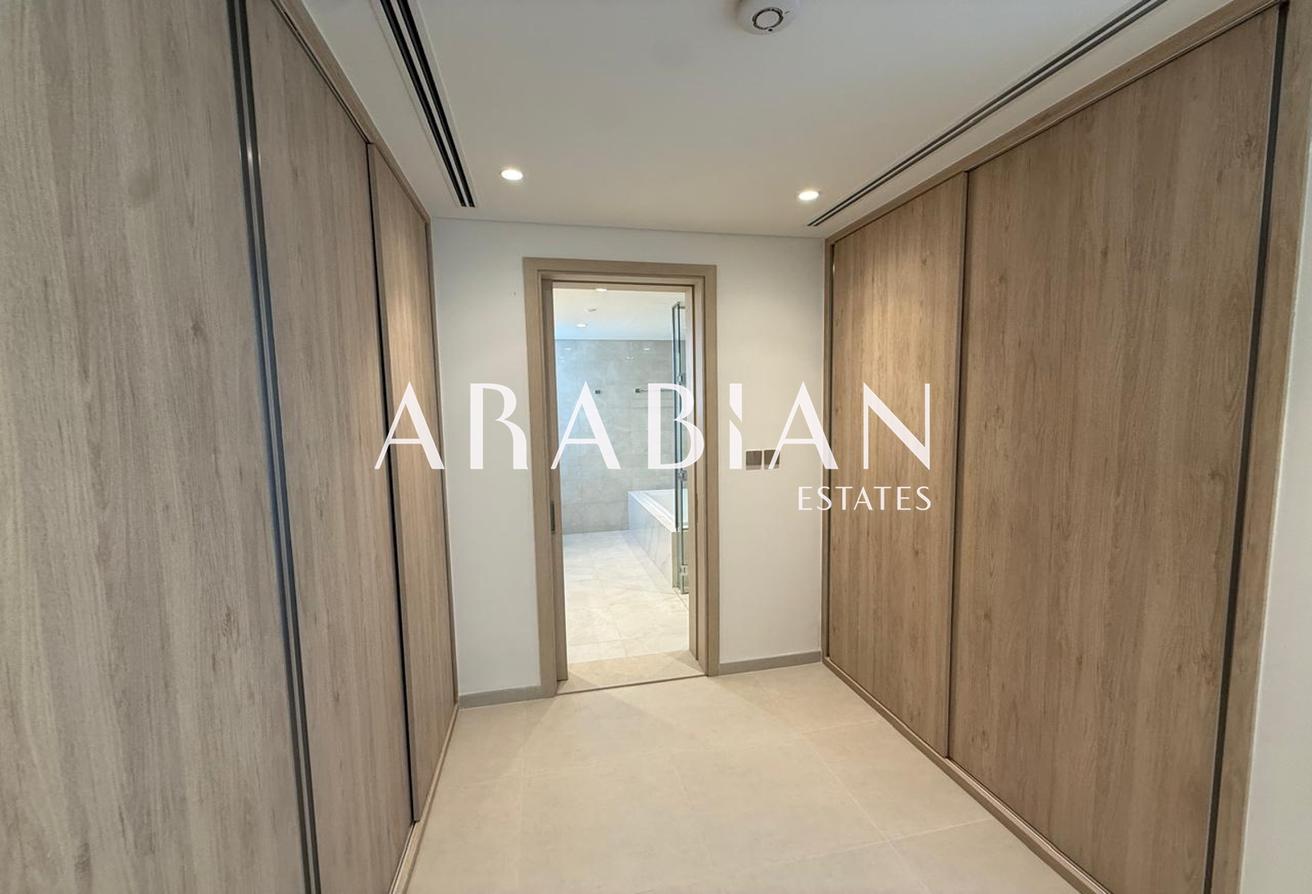 Prime Location | Single Row | Unfurnished photo 16
