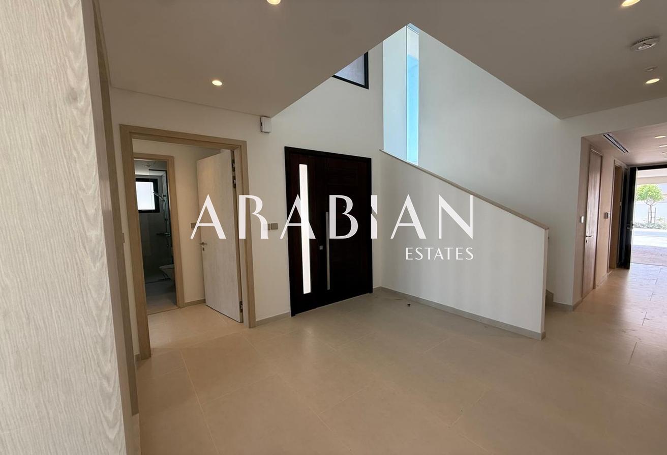 Prime Location | Single Row | Unfurnished photo 5