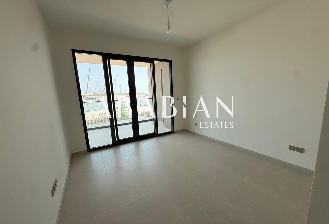 Prime Location | Single Row | Unfurnished photo 17