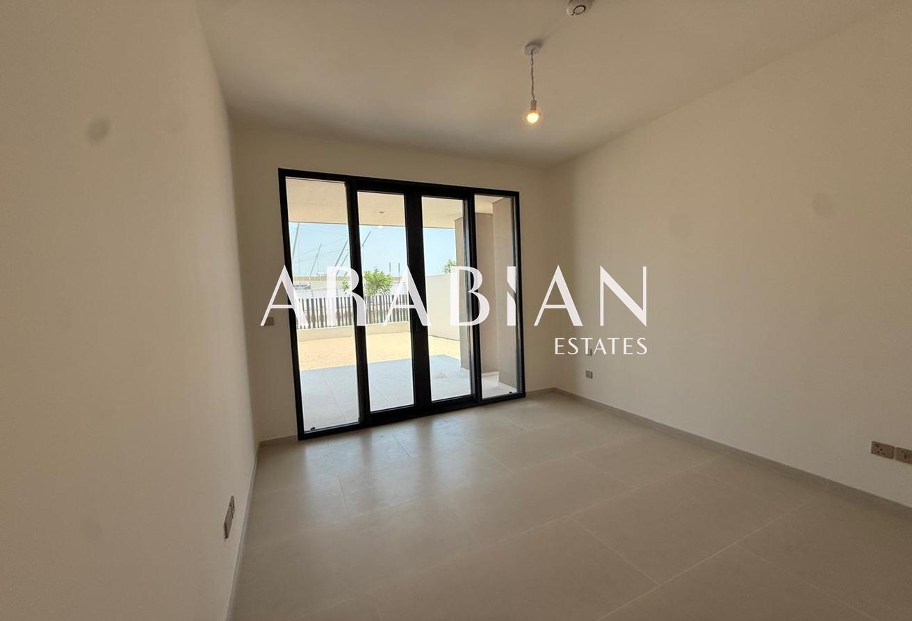 Prime Location | Single Row | Unfurnished photo 7
