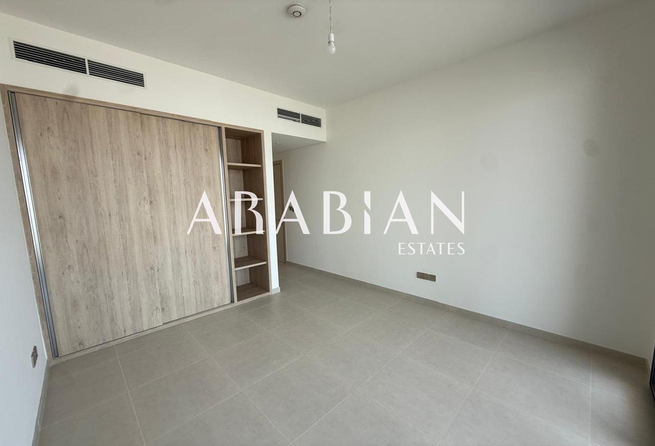 Prime Location | Single Row | Unfurnished photo 18