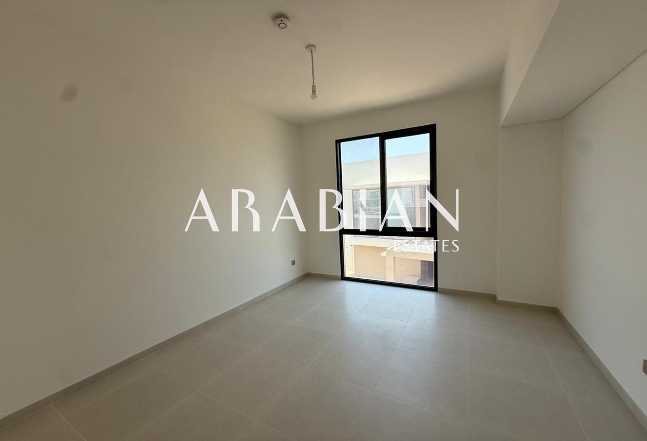 Prime Location | Single Row | Unfurnished photo 12