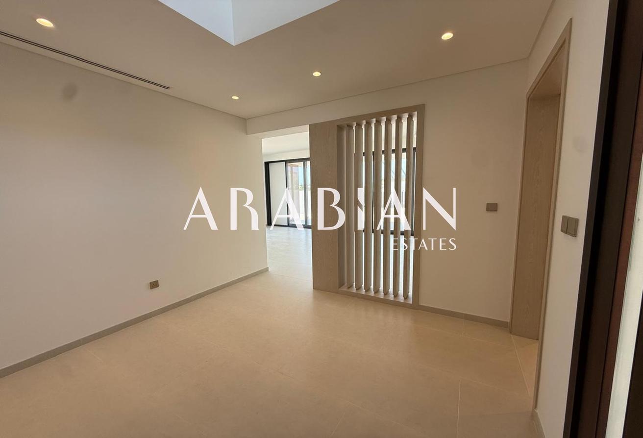 Prime Location | Single Row | Unfurnished photo 3