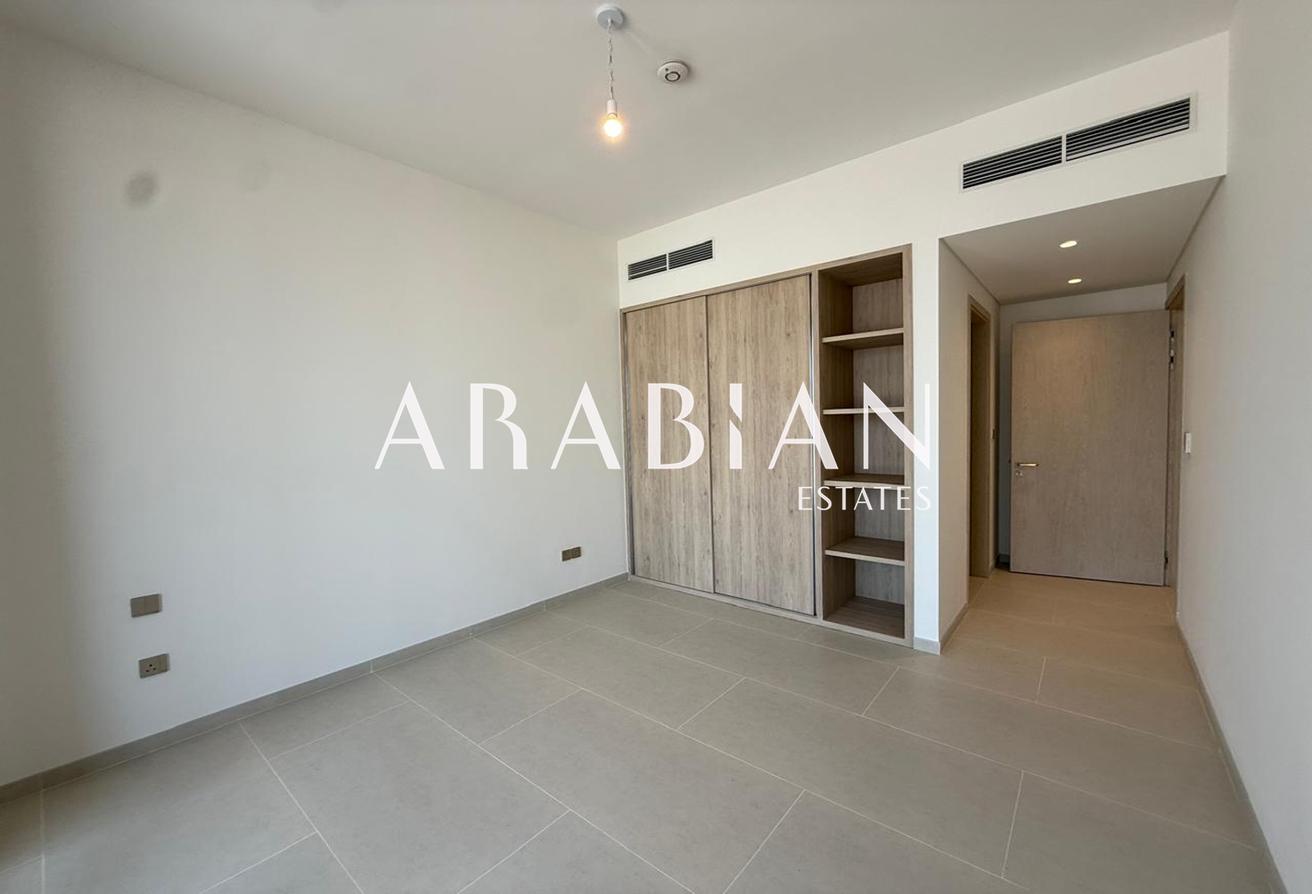 Prime Location | Single Row | Unfurnished photo 9