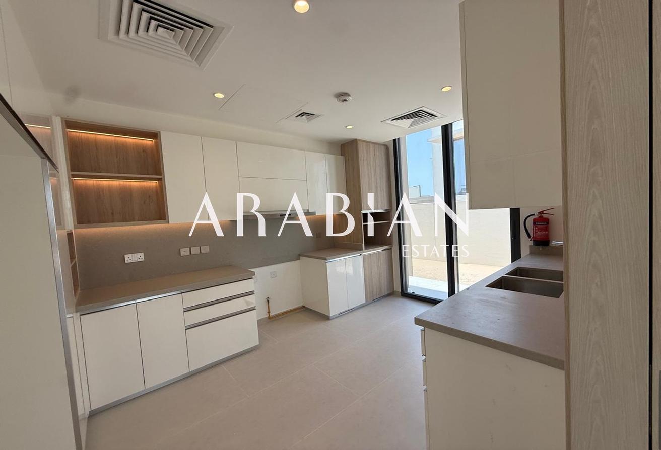 Prime Location | Single Row | Unfurnished photo 4
