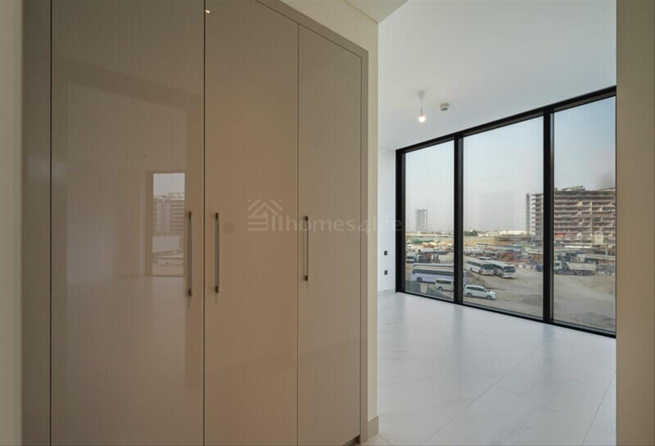 Massive Size | Crystal Lagoon View | Maids Room photo 16