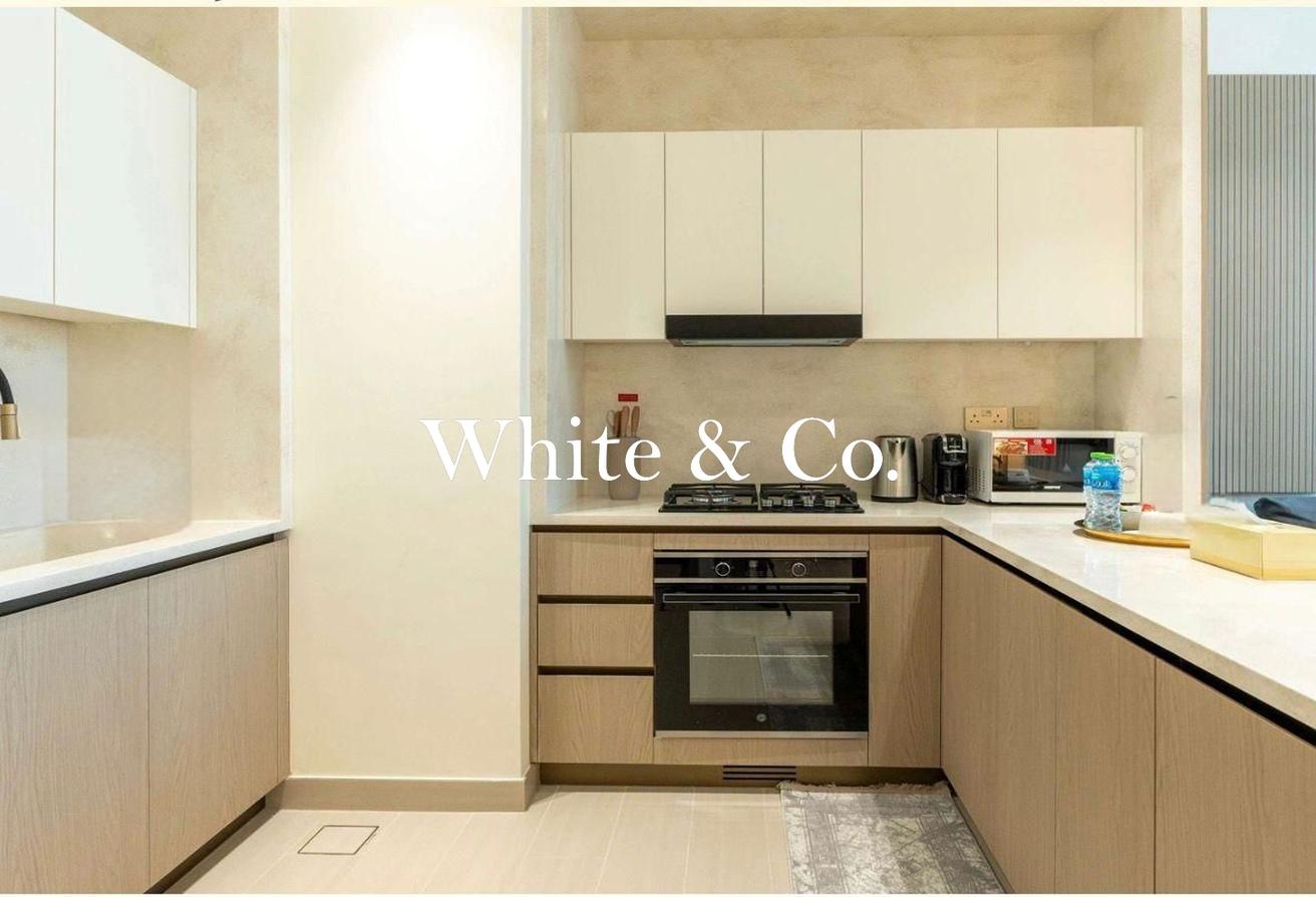 Fully Furnished | Brand New |Stunning View photo 8