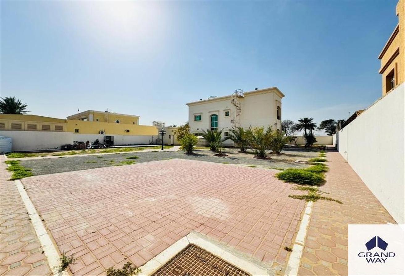 4BR Family Villa | Spacious | Prime Location photo 3