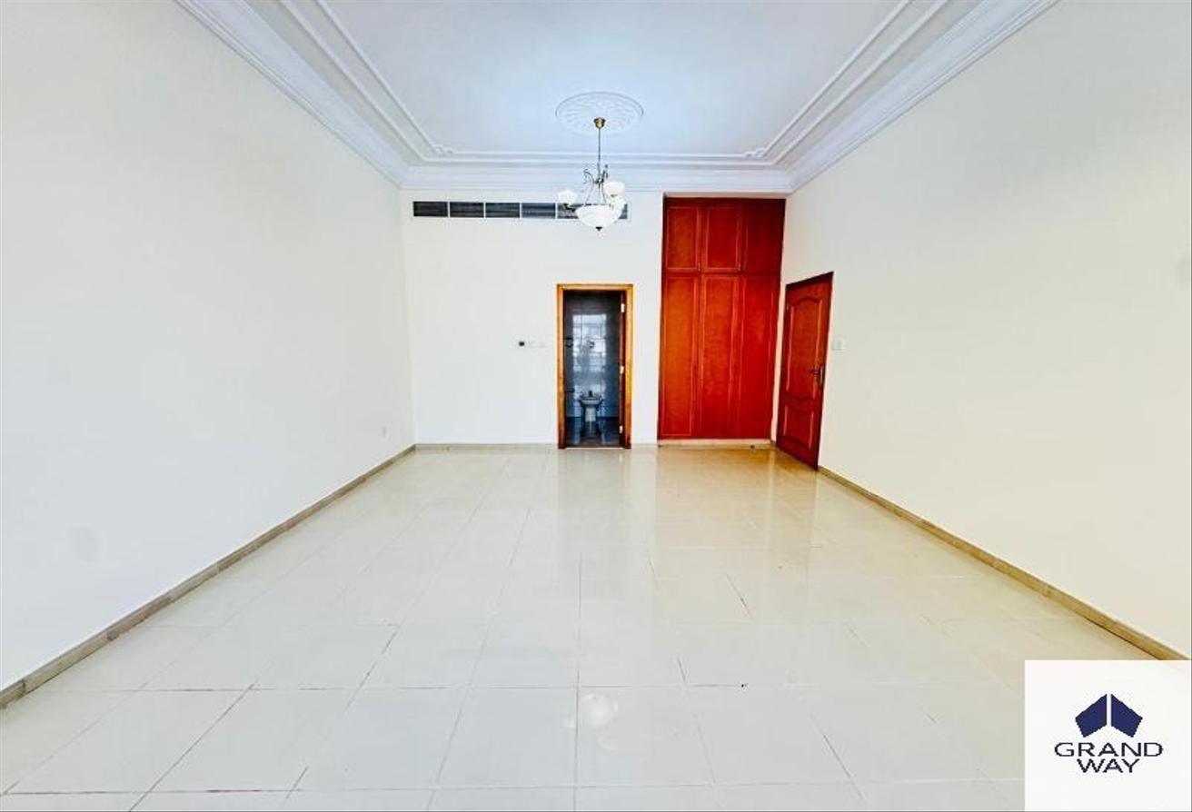 4BR Family Villa | Spacious | Prime Location photo 6