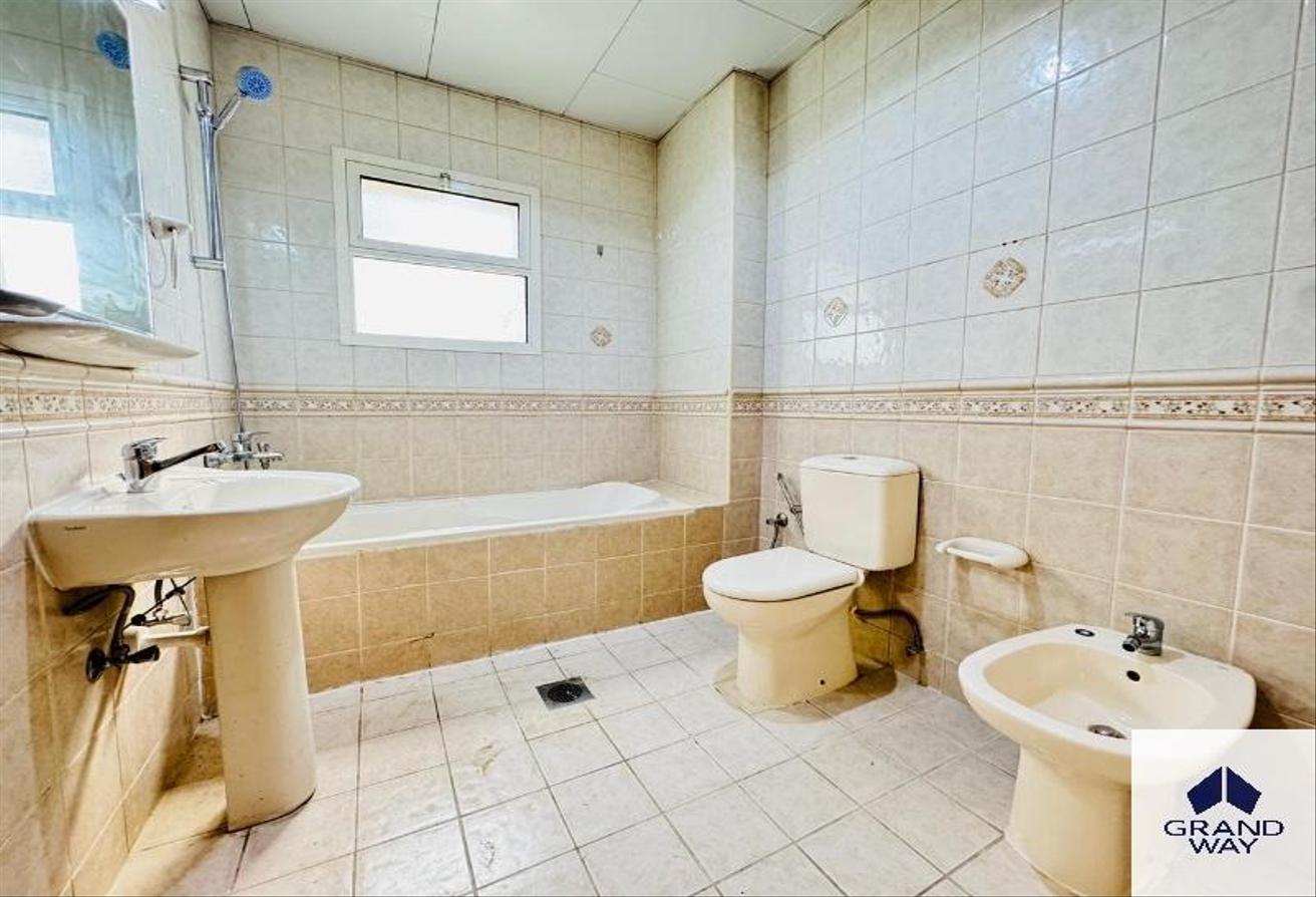 4BR Family Villa | Spacious | Prime Location photo 17