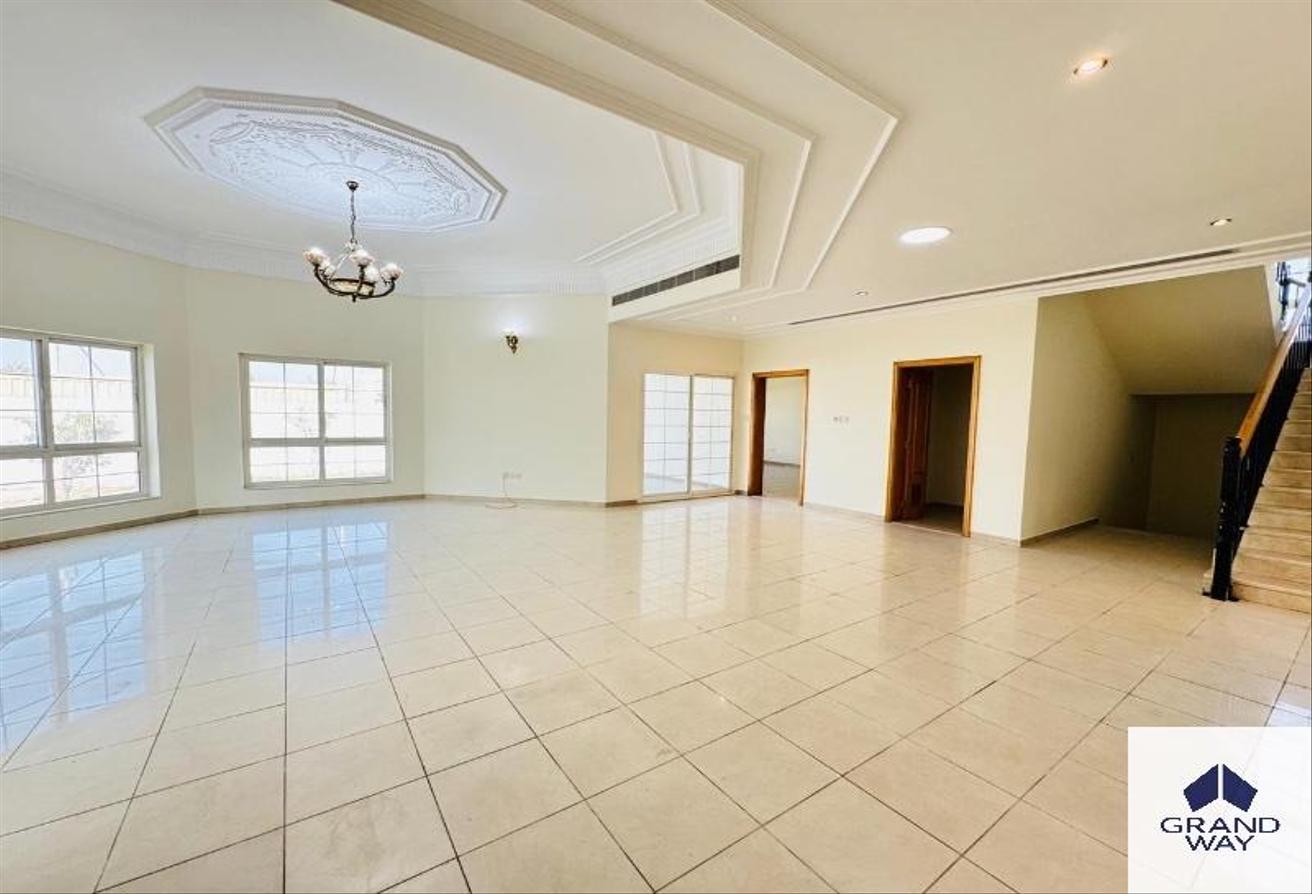 4BR Family Villa | Spacious | Prime Location photo 11
