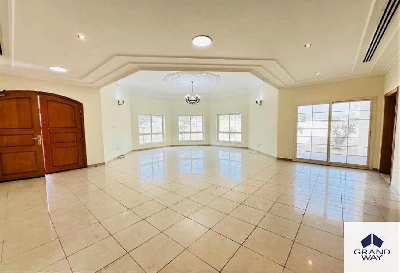 4BR Family Villa | Spacious | Prime Location