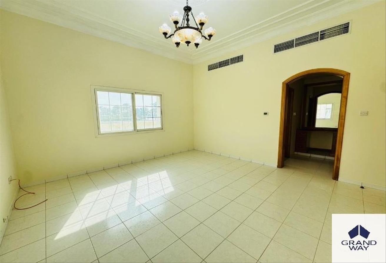 4BR Family Villa | Spacious | Prime Location photo 13