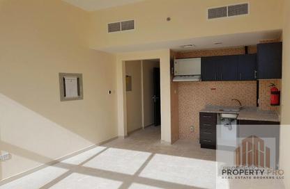 Apartment - Studio - 1 Bathroom for rent in Silicon Gates 4 - Silicon Gates - Dubai Silicon Oasis - Dubai