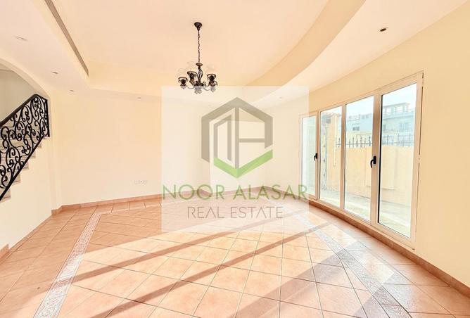 77402877 - Property Image 2