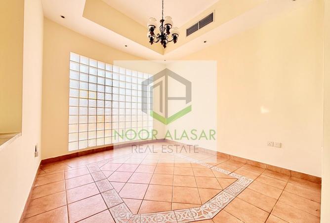 77402877 - Property Image 3